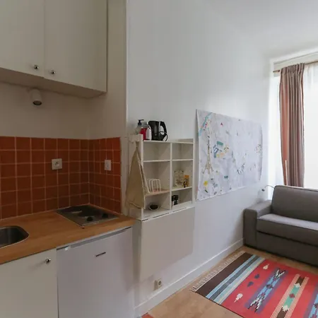 Charming Studio Near The Dugommier Metro Station