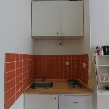 Charming Studio Near The Dugommier Metro Station Appartement